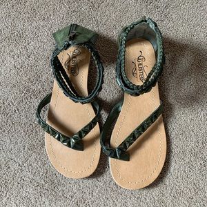 Unlisted sandals